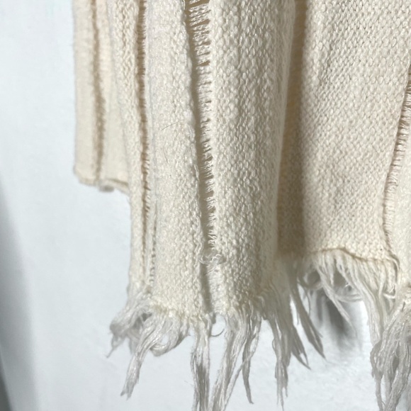 Free People Oceans Drive Cream V Neck Distressed Fringe Hem Sweater. Size Small - Picture 9 of 11